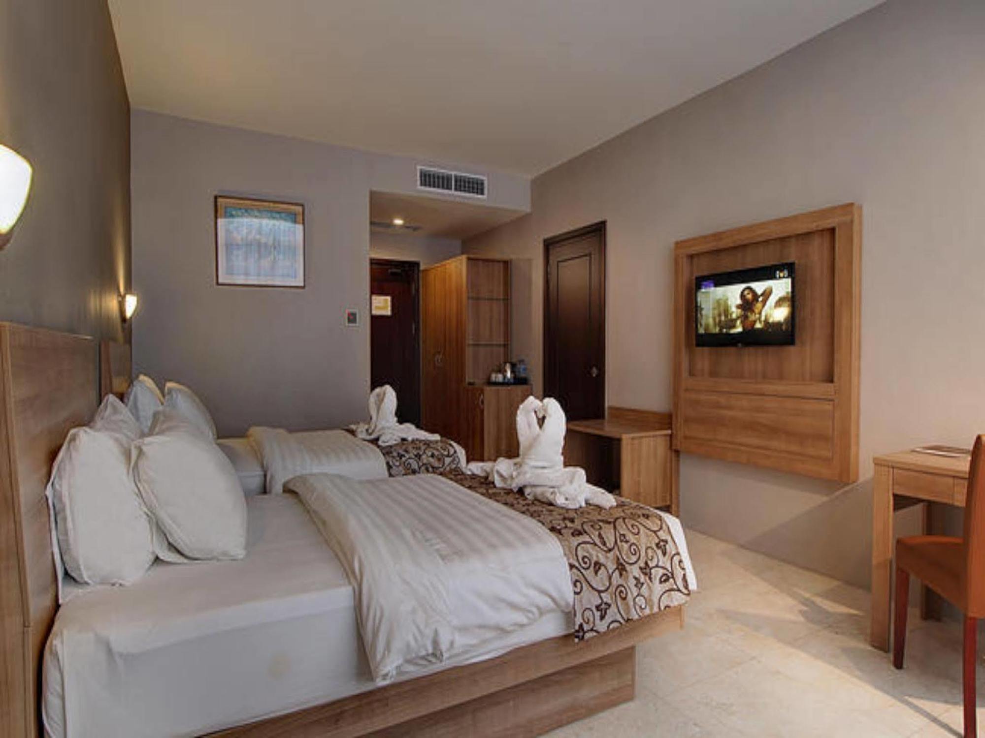 Horison Hotel Pematang Siantar Экстерьер фото