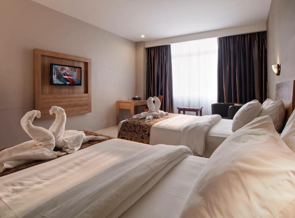 Horison Hotel Pematang Siantar Экстерьер фото
